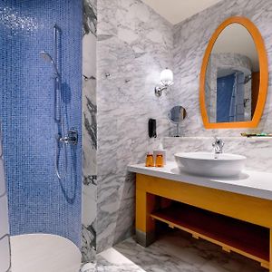 3D2N Unwind Deluxe Room complimentary $100 SGD F&B Credits